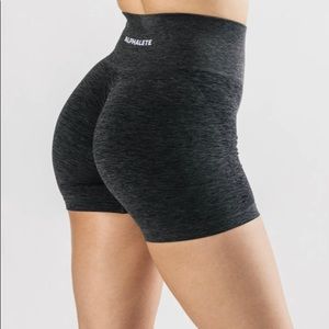 Alphalete Amplify Short Powder Grey